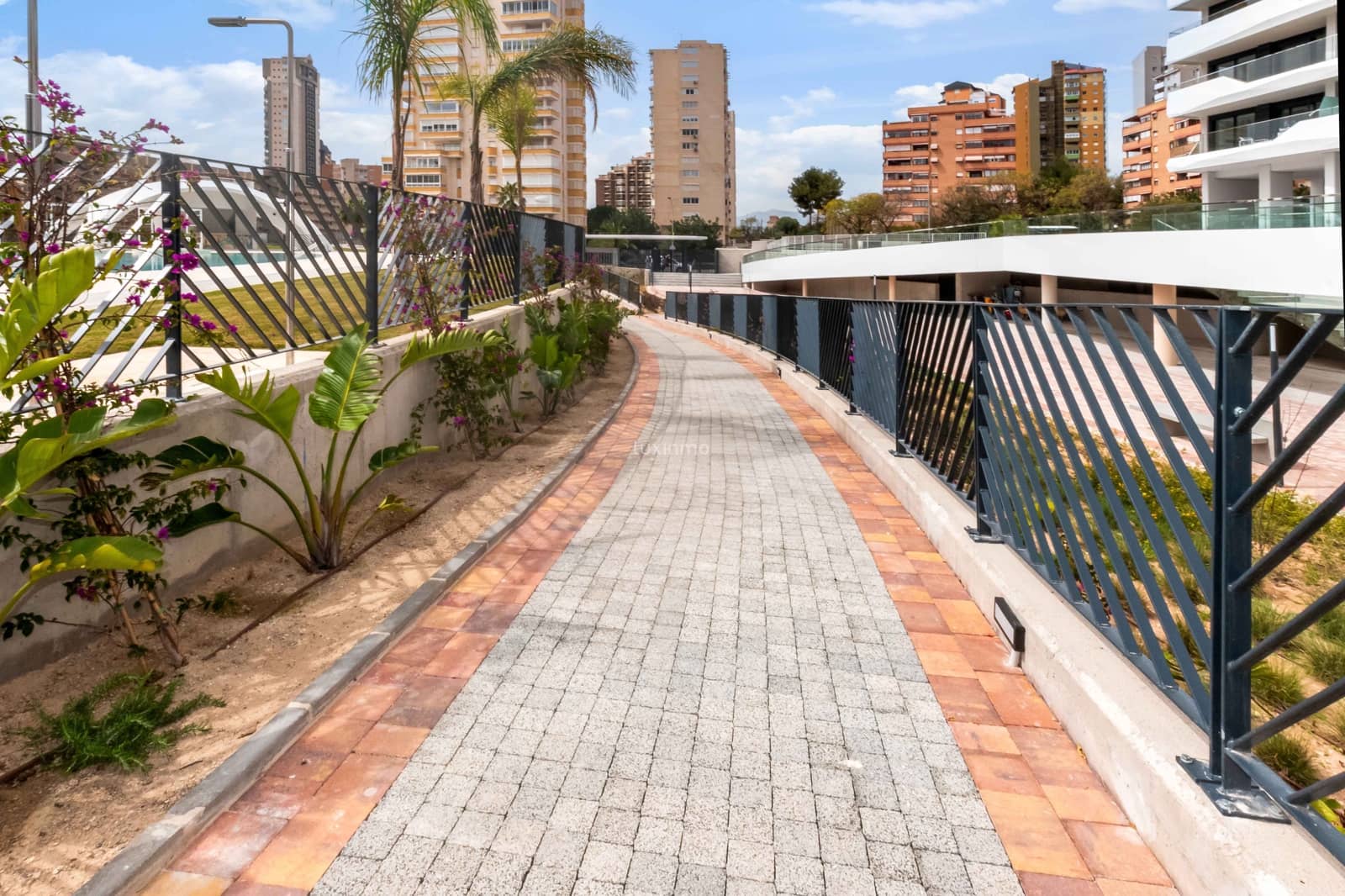 2 bedroom Apartment for sale in Benidorm with pool garage - € 665,000 (Ref: 9602457)