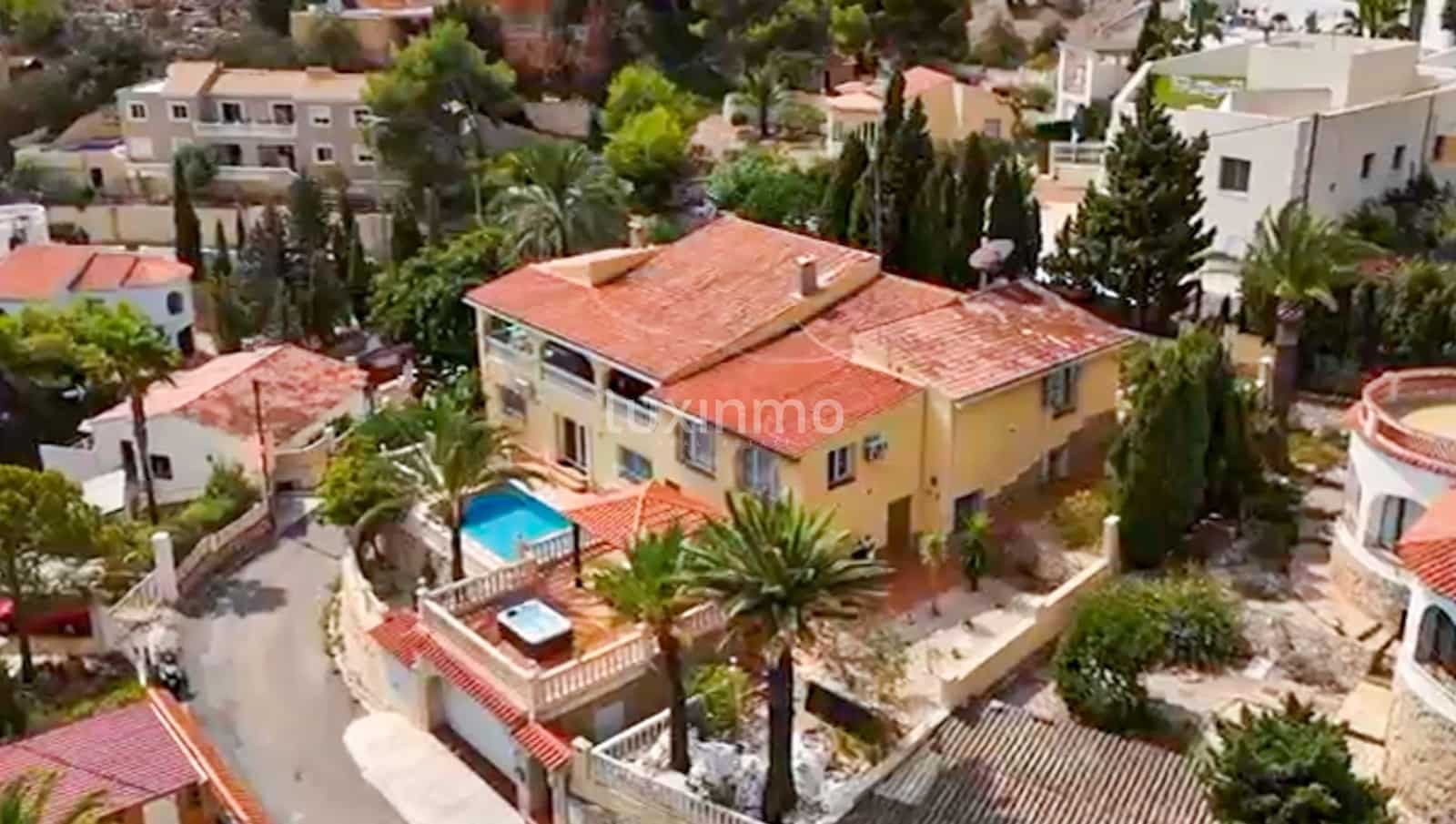 6 makuuhuone Huvila myytävänä paikassa Calpe / Calp mukana uima-altaan 
autotalli - 890 000 € (Ref: 9602460)