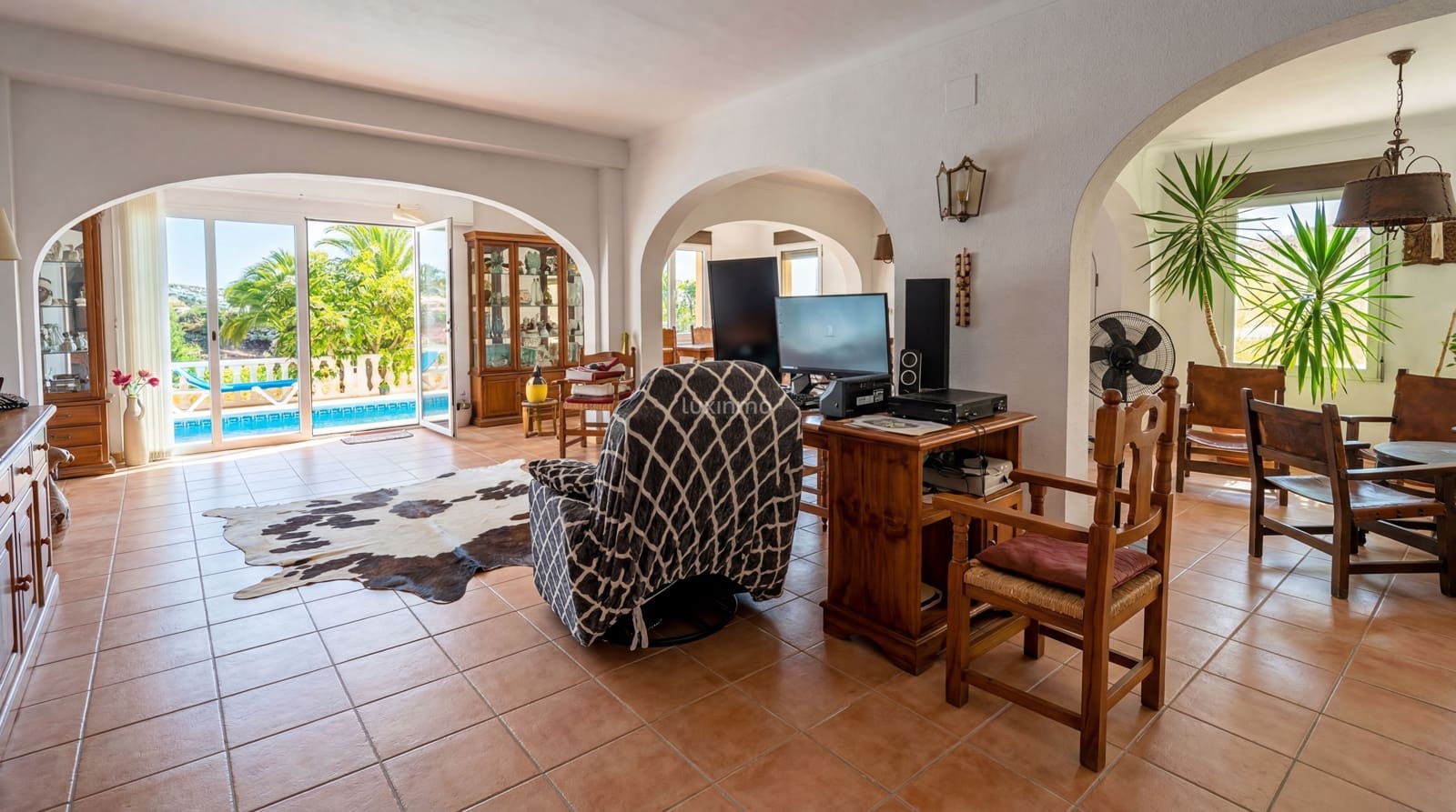 6 bedroom Villa for sale in Calpe / Calp with pool garage - € 890,000 (Ref: 9602460)