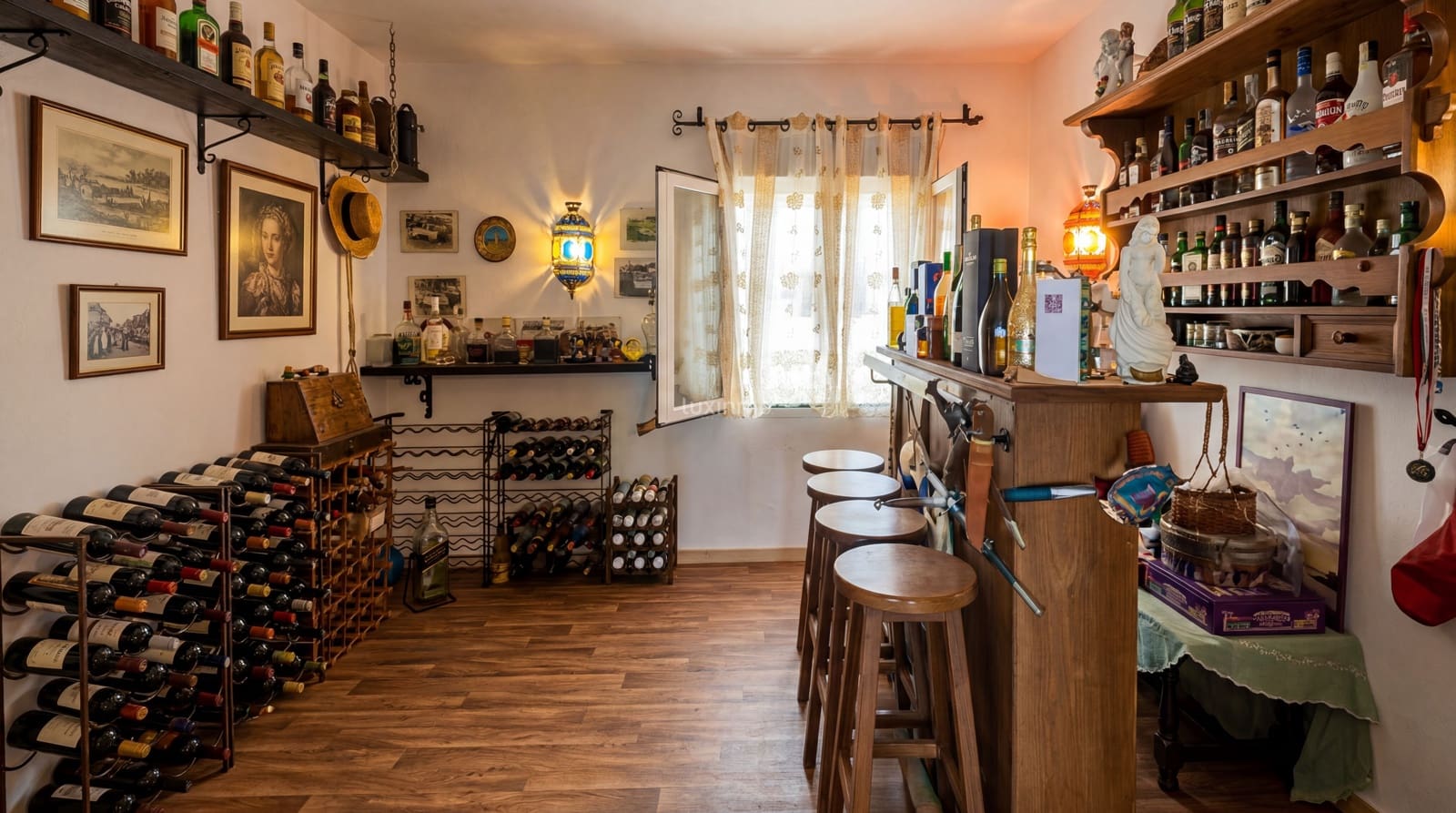 6 bedroom Villa for sale in Calpe / Calp with pool garage - € 890,000 (Ref: 9602460)