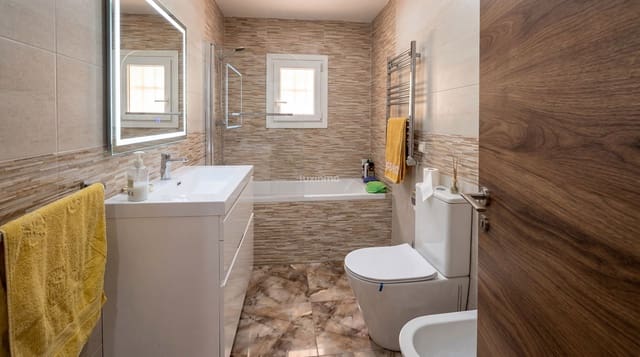 6 quarto Moradia para venda em Calpe / Calp com piscina garagem - 890 000 € (Ref: 9602460)