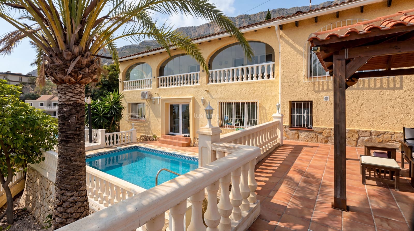 6 bedroom Villa for sale in Calpe / Calp with pool garage - € 890,000 (Ref: 9602460)