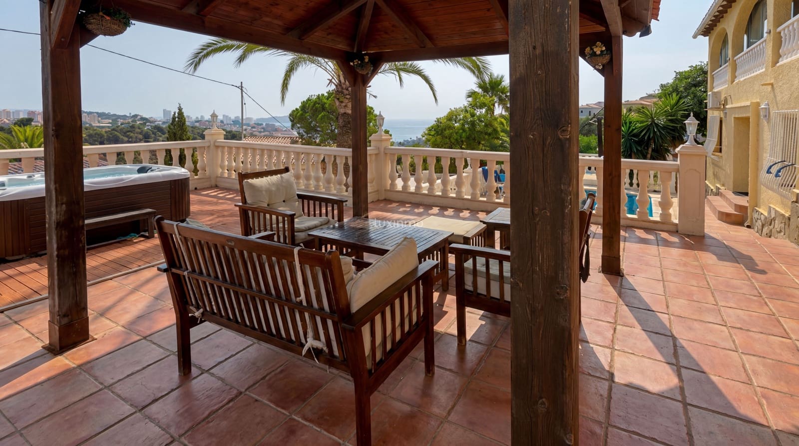 6 bedroom Villa for sale in Calpe / Calp with pool garage - € 890,000 (Ref: 9602460)