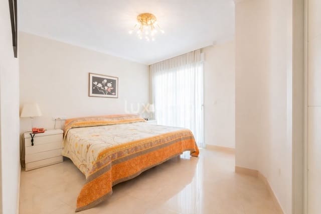 3 bedroom Flat for sale in Dénia with garage - € 367,000 (Ref: 9603228)