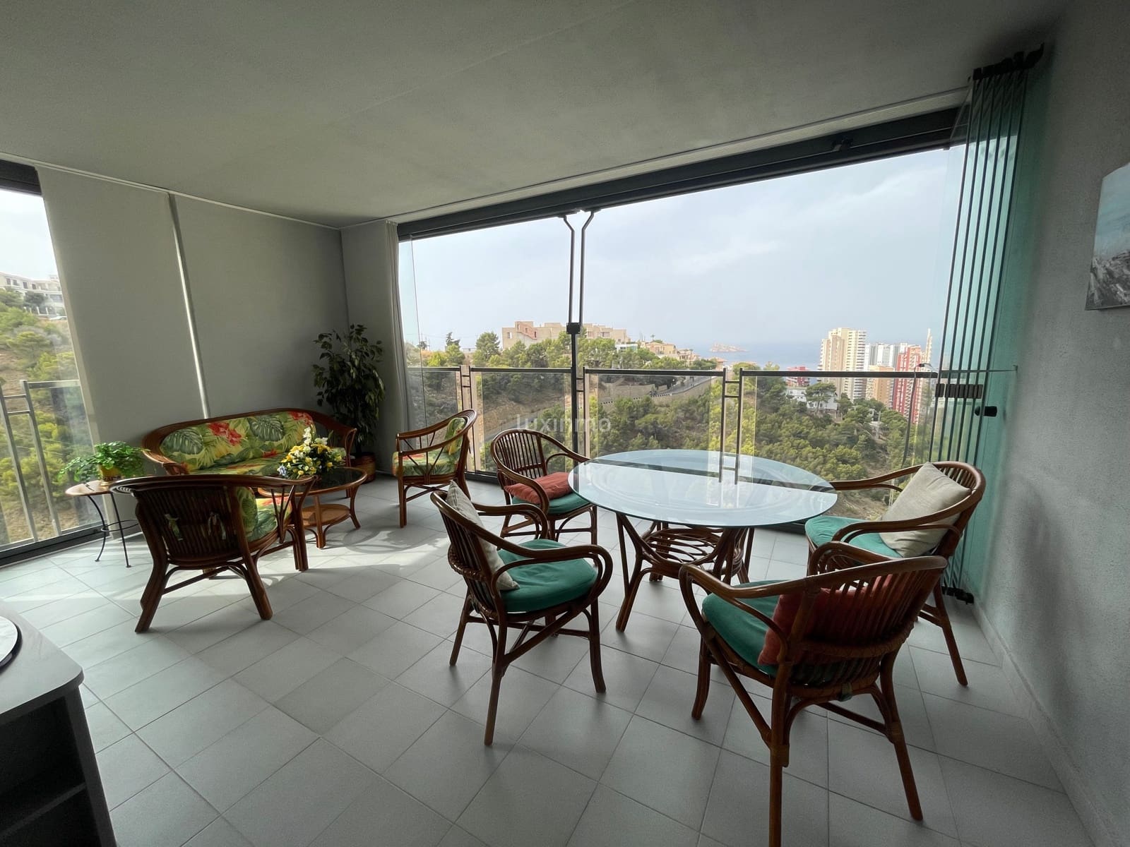 2 bedroom Apartment for sale in Benidorm with pool garage - € 329,000 (Ref: 9604522)