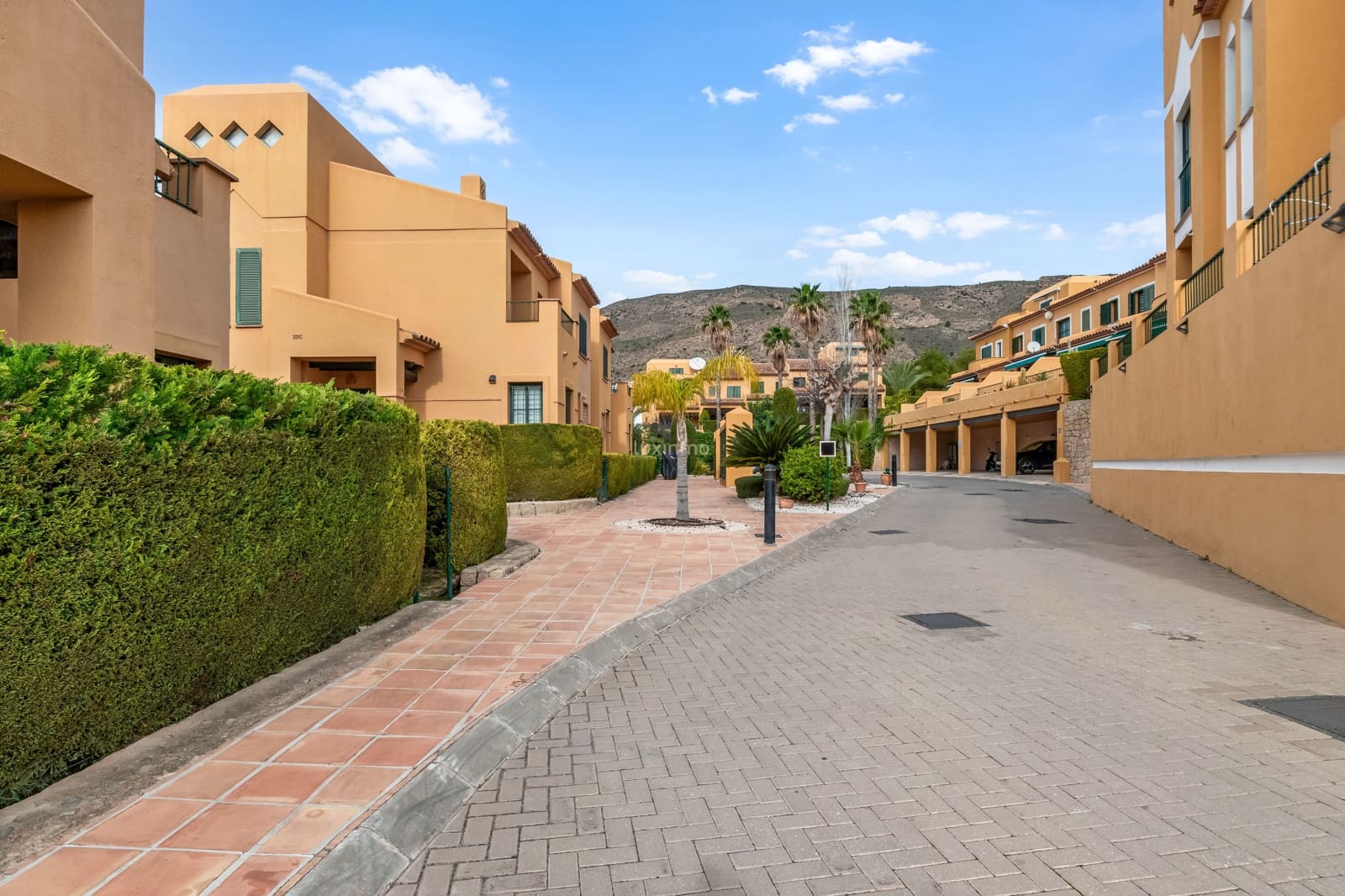 3 slaapkamer Villa te huur in Finestrat met zwembad garage - € 1.950 (Ref: 9606635)