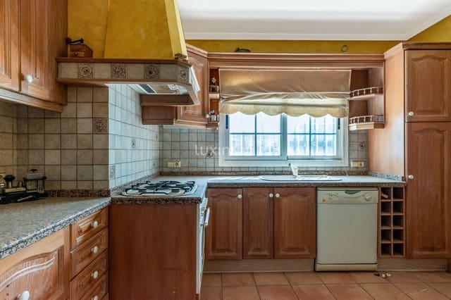 5 soveværelse Villa til salg i La Nucia med swimmingpool garage - € 510.000 (Ref: 9607128)