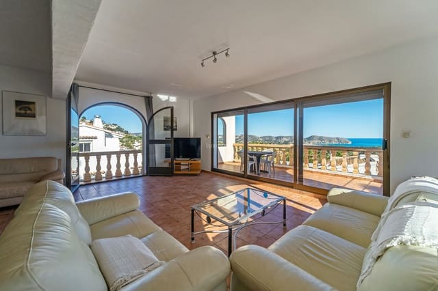 3 soverom Villa til salgs i Teulada Pueblo, Teulada-Moraira med svømmebasseng garasje - € 850 000 (Ref: 9610538)