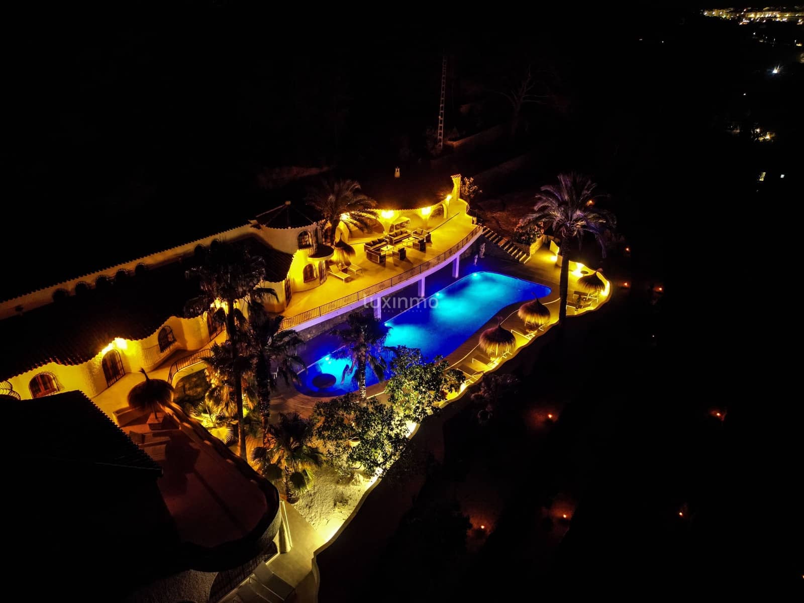 10 bedroom Villa for sale in Altea with pool garage - € 1,900,000 (Ref: 9618137)