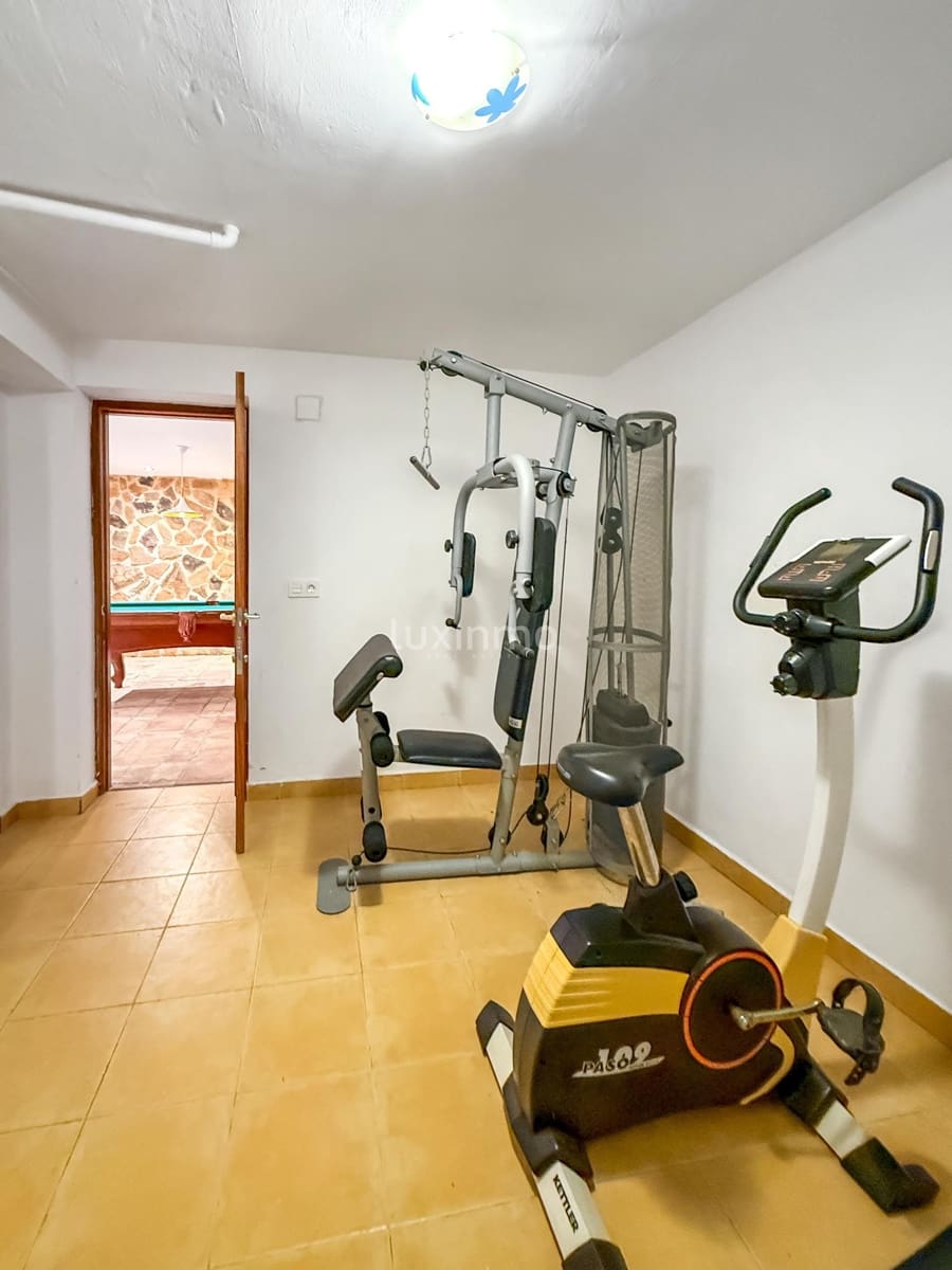 5 Zimmer Villa zu verkaufen in Benidorm mit Pool Garage - 995.000 € (Ref: 9618138)