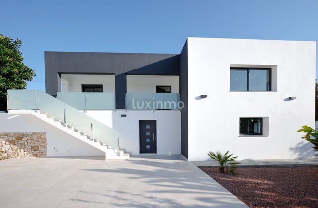 4 soverom Villa til salgs i Calpe / Calp med svømmebasseng garasje - € 840 000 (Ref: 9628443)