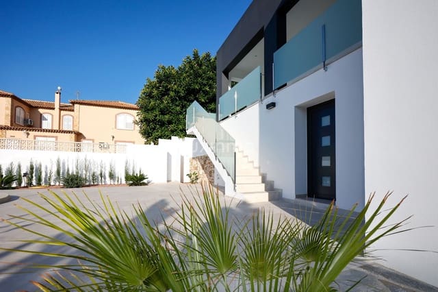 4 soverom Villa til salgs i Calpe / Calp med svømmebasseng garasje - € 840 000 (Ref: 9628443)