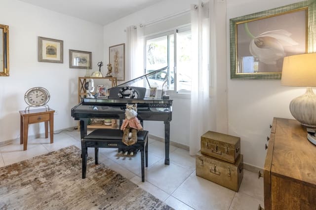 4 soveværelse Villa til salg i Alfaz del Pi / L'Alfàs del Pi med swimmingpool garage - € 599.500 (Ref: 9694098)