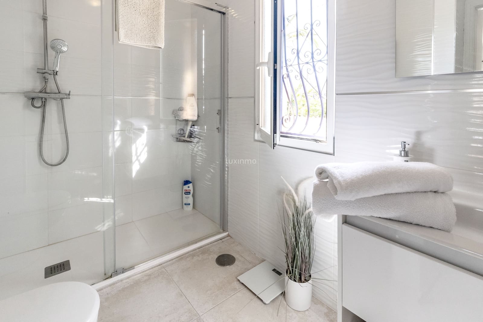 4 soveværelse Villa til salg i Alfaz del Pi / L'Alfas del Pi med swimmingpool garage - € 599.500 (Ref: 9694098)