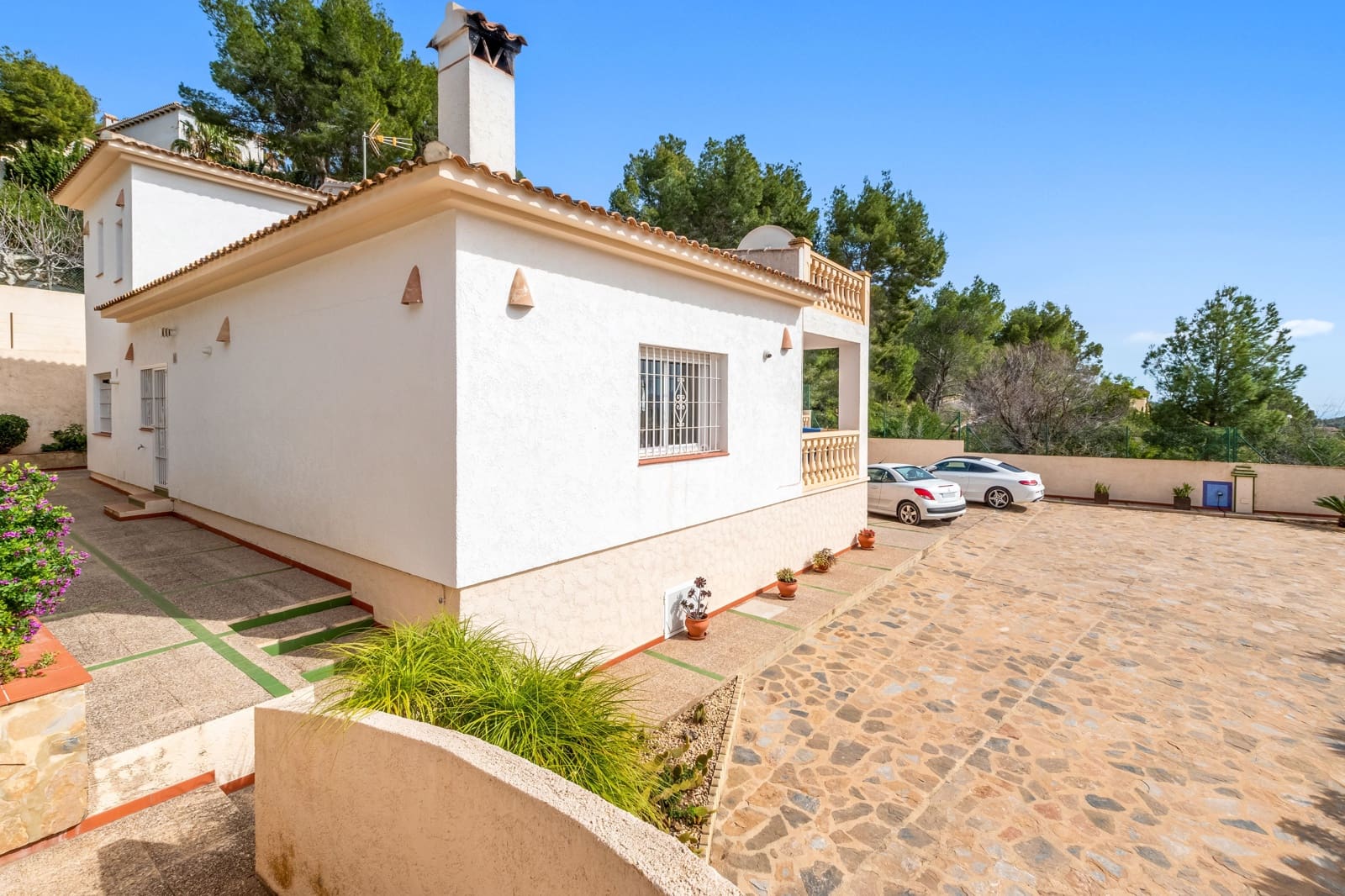3 bedroom Villa for sale in Altea with pool garage - € 850,000 (Ref: 9694514)
