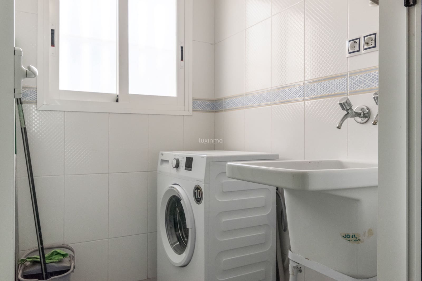 2 bedroom Apartment for sale in Benidorm with pool garage - € 590,000 (Ref: 9715717)