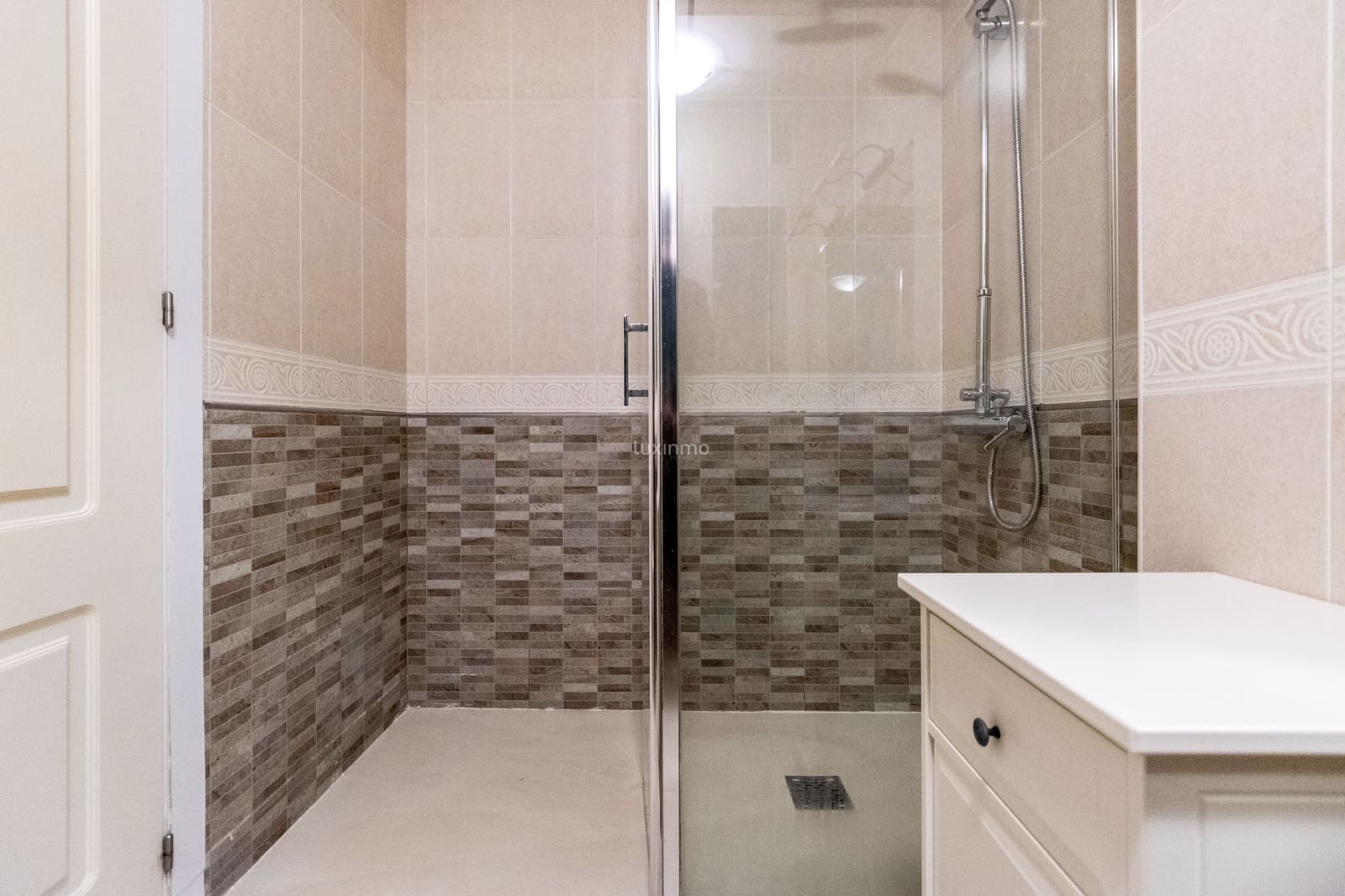 2 bedroom Apartment for sale in Benidorm with pool garage - € 590,000 (Ref: 9715717)