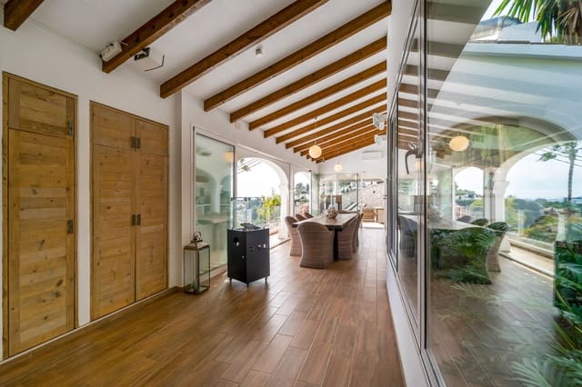 4 makuuhuone Huvila myytävänä paikassa Moraira, Teulada-Moraira mukana uima-altaan 
autotalli - 1 290 000 € (Ref: 9761437)