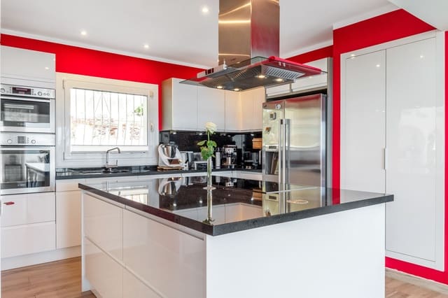 4 makuuhuone Huvila myytävänä paikassa Moraira, Teulada-Moraira mukana uima-altaan 
autotalli - 1 290 000 € (Ref: 9761437)