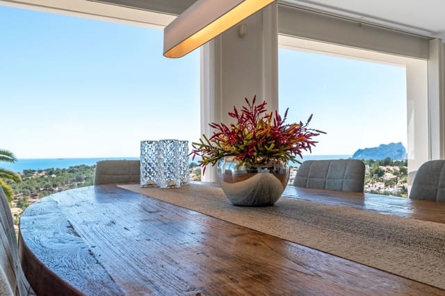 4 makuuhuone Huvila myytävänä paikassa Moraira, Teulada-Moraira mukana uima-altaan 
autotalli - 1 290 000 € (Ref: 9761437)