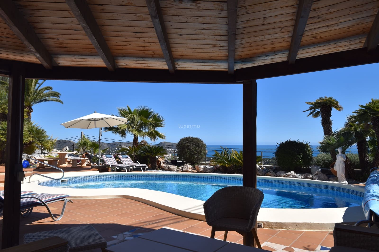 4 makuuhuone Huvila myytävänä paikassa Moraira mukana uima-altaan 
autotalli - 1 290 000 € (Ref: 9761437)