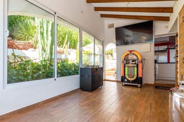 4 makuuhuone Huvila myytävänä paikassa Moraira, Teulada-Moraira mukana uima-altaan 
autotalli - 1 290 000 € (Ref: 9761437)