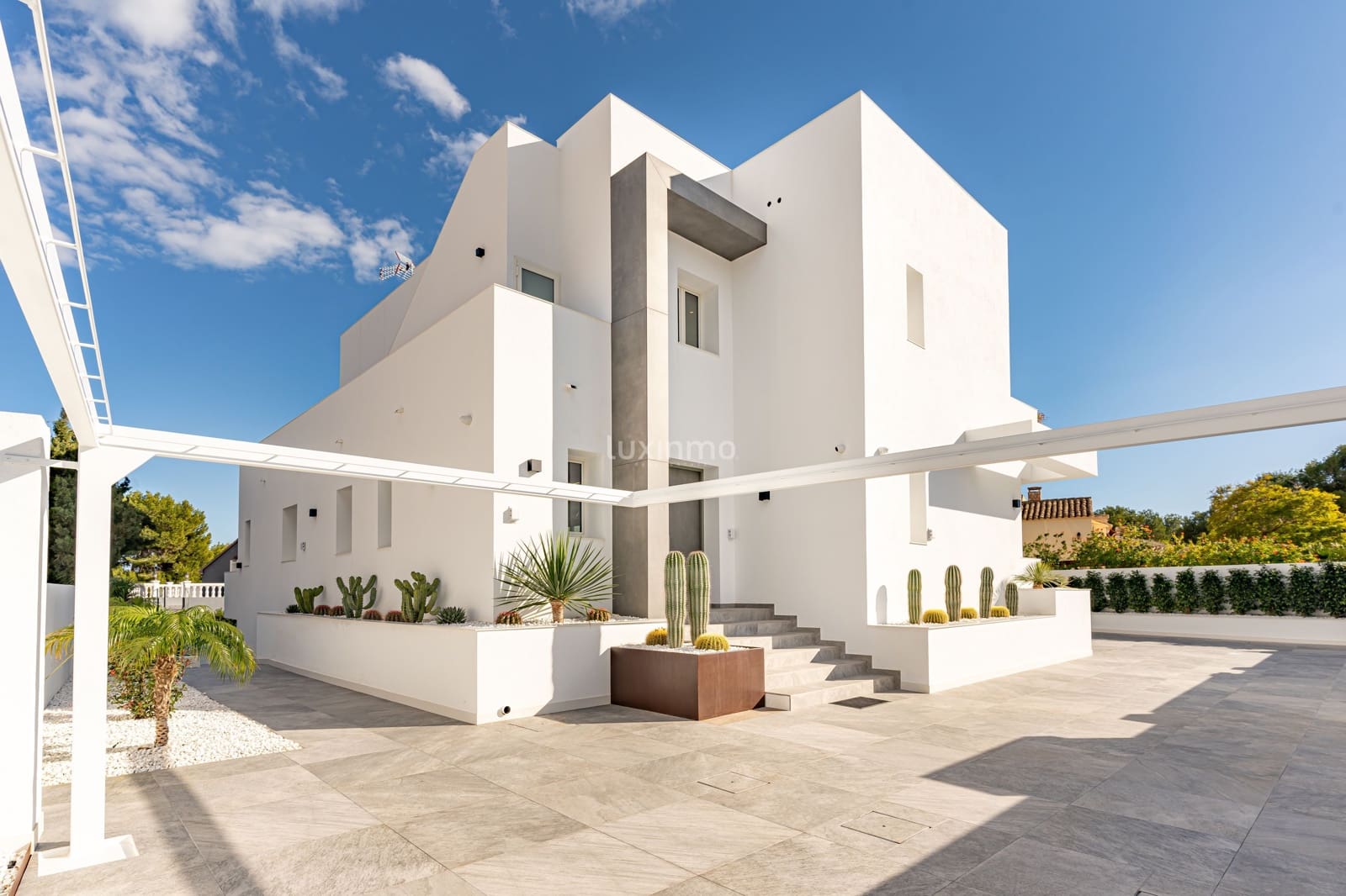 3 bedroom Villa for sale in Moraira with pool garage - € 2,400,000 (Ref: 9761438)