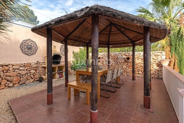 4 soverom Villa til salgs i Benissa med svømmebasseng garasje - € 1 100 000 (Ref: 9769040)