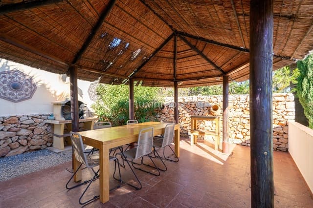 4 soverom Villa til salgs i Benissa med svømmebasseng garasje - € 1 100 000 (Ref: 9769040)