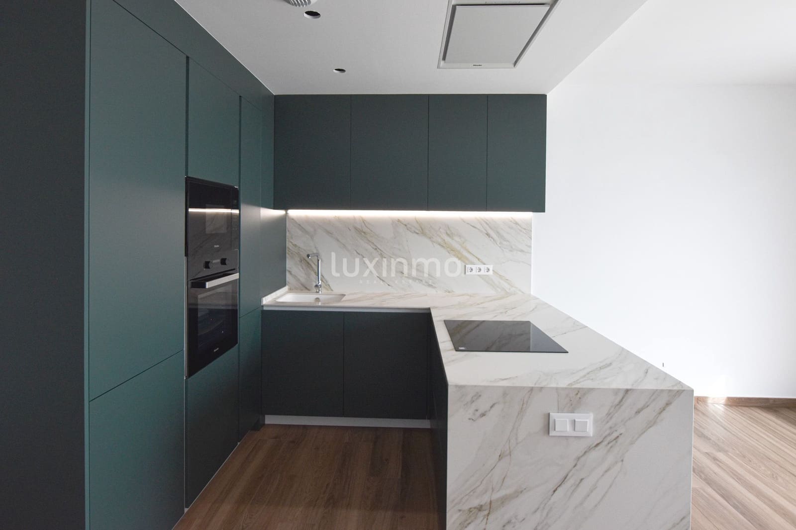 3 quarto Penthouse para arrendar em Calpe / Calp com piscina garagem - 7 000 € (Ref: 9776969)