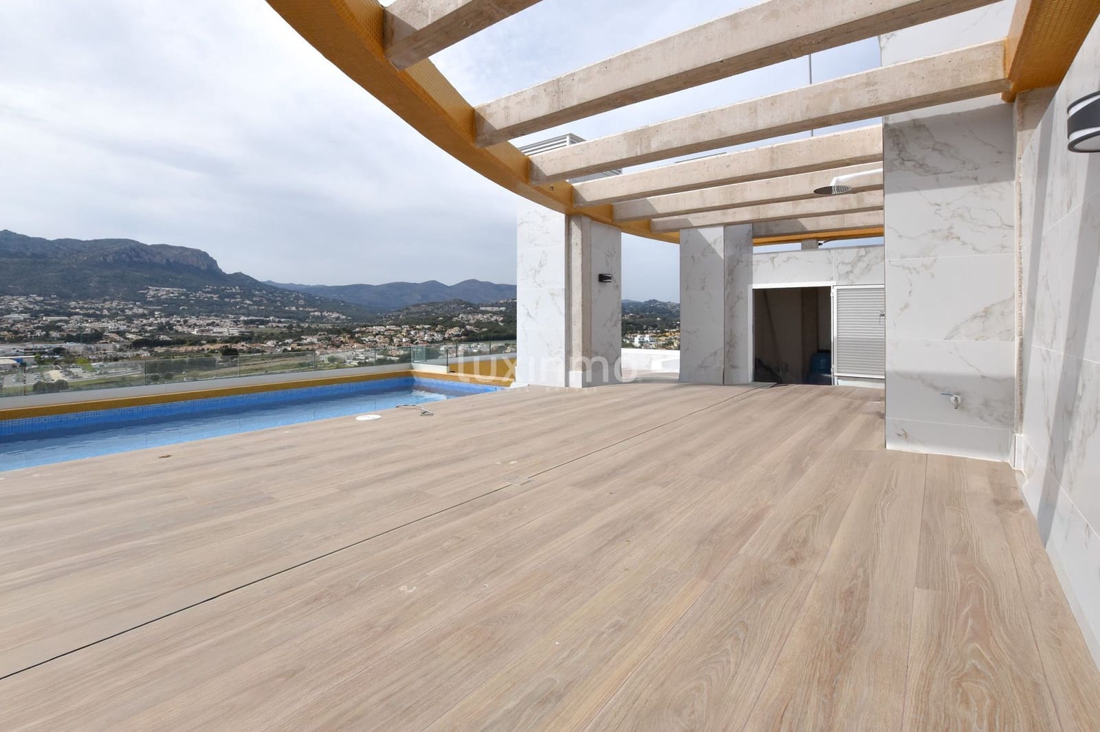 3 quarto Penthouse para arrendar em Calpe / Calp com piscina garagem - 7 000 € (Ref: 9776969)