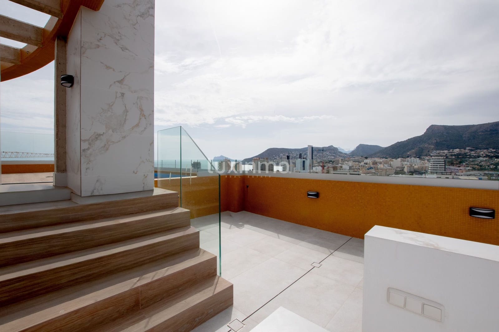 3 quarto Penthouse para arrendar em Calpe / Calp com piscina garagem - 7 000 € (Ref: 9776969)