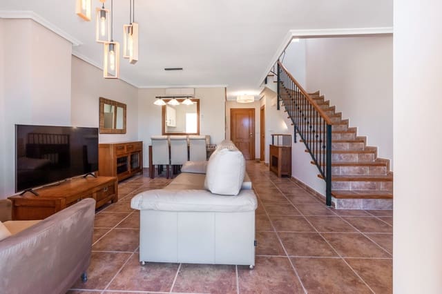 3 soverom Rekkehus til salgs i Calpe / Calp med svømmebasseng garasje - € 365 000 (Ref: 9777137)