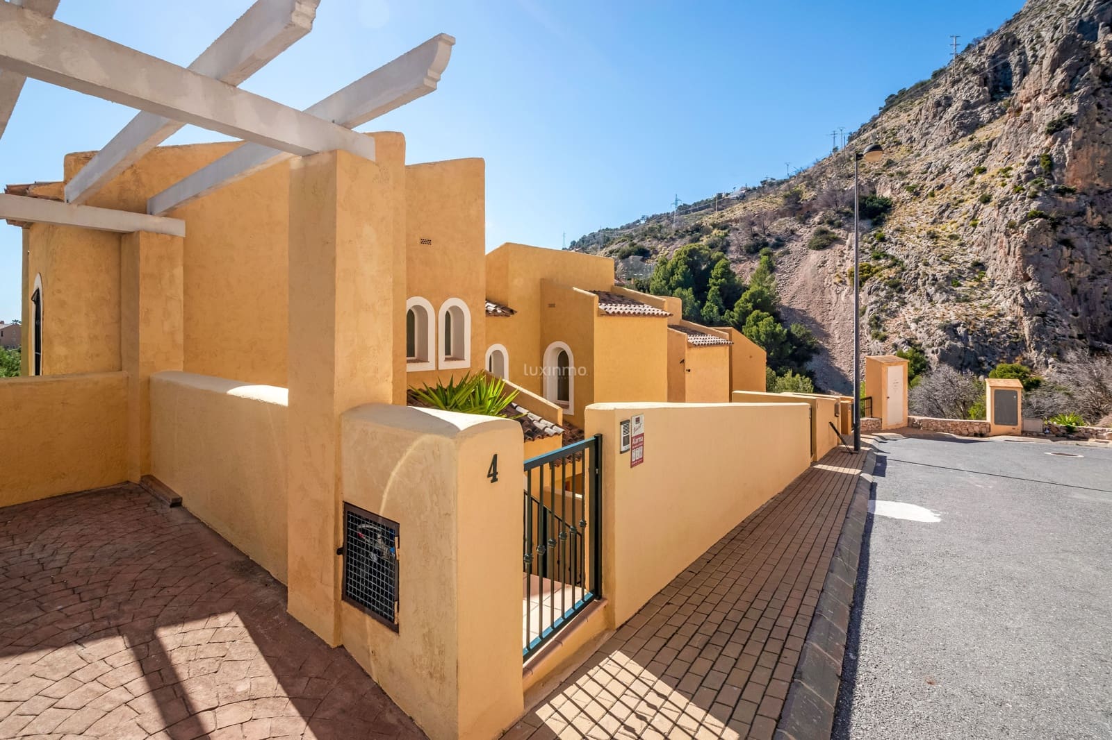 3 soverom Rekkehus til salgs i Calpe / Calp med svømmebasseng garasje - € 365 000 (Ref: 9777137)