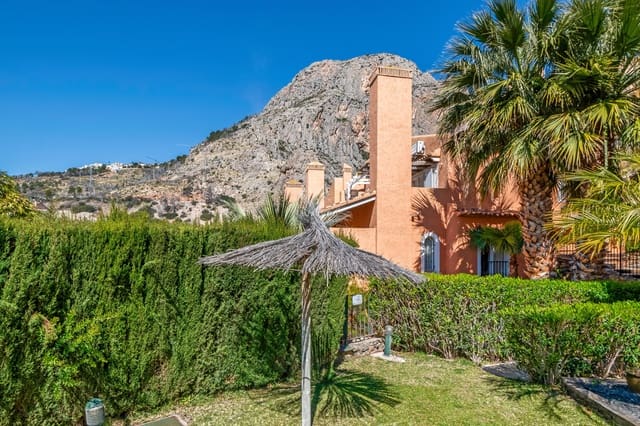 3 soverom Rekkehus til salgs i Calpe / Calp med svømmebasseng garasje - € 365 000 (Ref: 9777137)