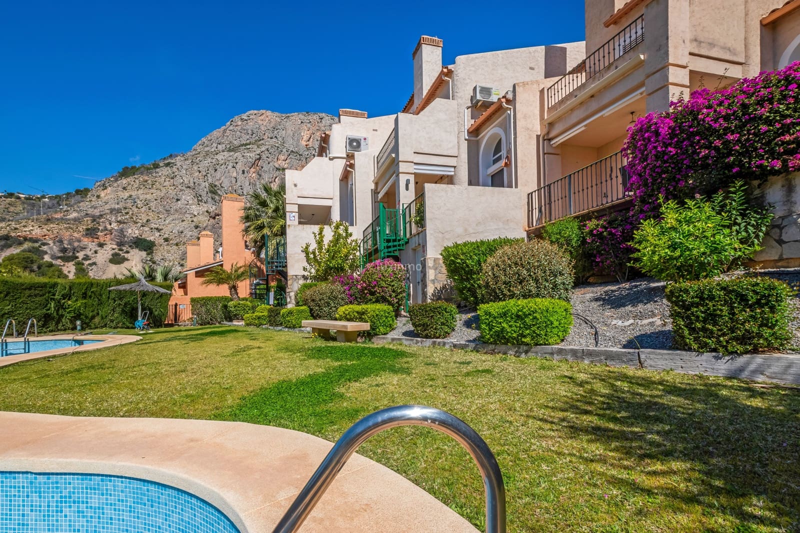 3 soverom Rekkehus til salgs i Calpe / Calp med svømmebasseng garasje - € 365 000 (Ref: 9777137)