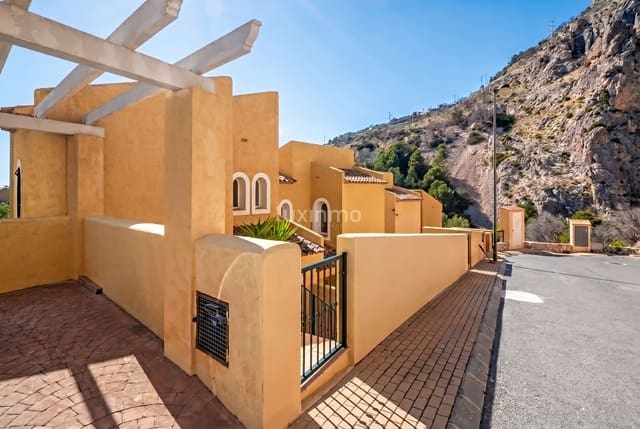 3 quarto Moradia em Banda para venda em Calpe / Calp com piscina garagem - 365 000 € (Ref: 9777137)