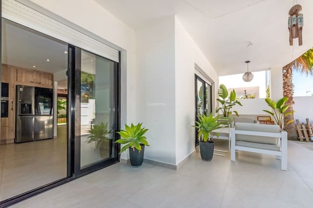 3 makuuhuone Huvila vuokrattavana paikassa Alfaz del Pi / L'Alfàs del Pi mukana uima-altaan 
autotalli - 3 550 € (Ref: 9778716)