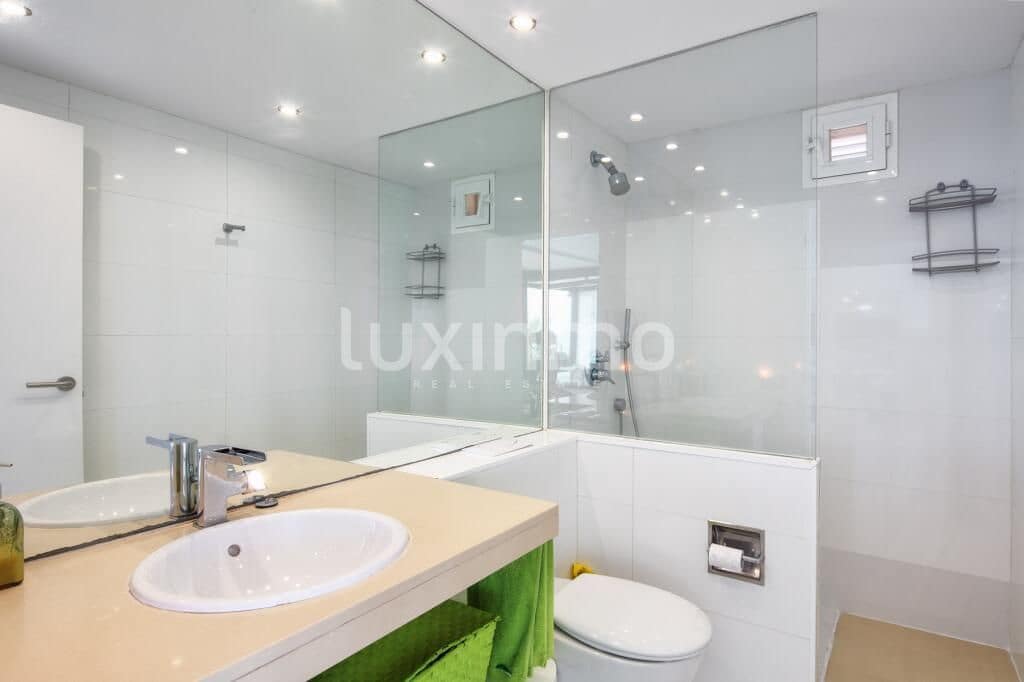 Penthouse de 3 chambres à louer à San Jose / Sant Josep de Sa Talaia avec piscine garage - 15 000 € (Ref: 9778718)