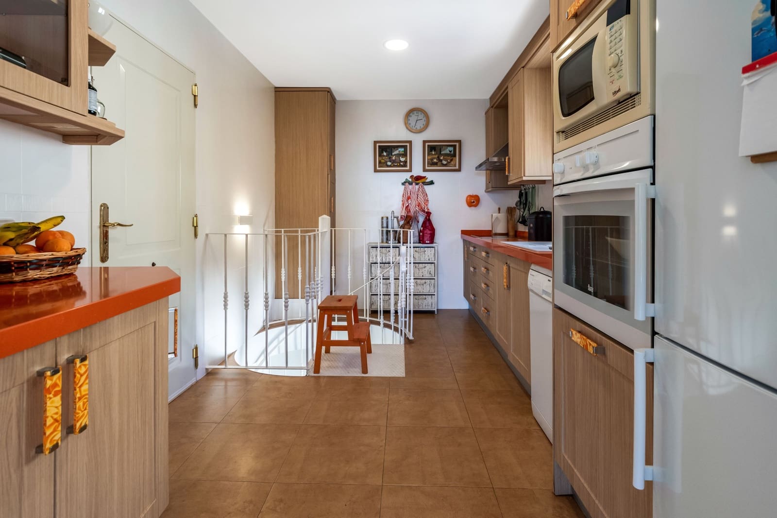 5 bedroom Villa for sale in Altea with pool garage - € 790,000 (Ref: 9778917)