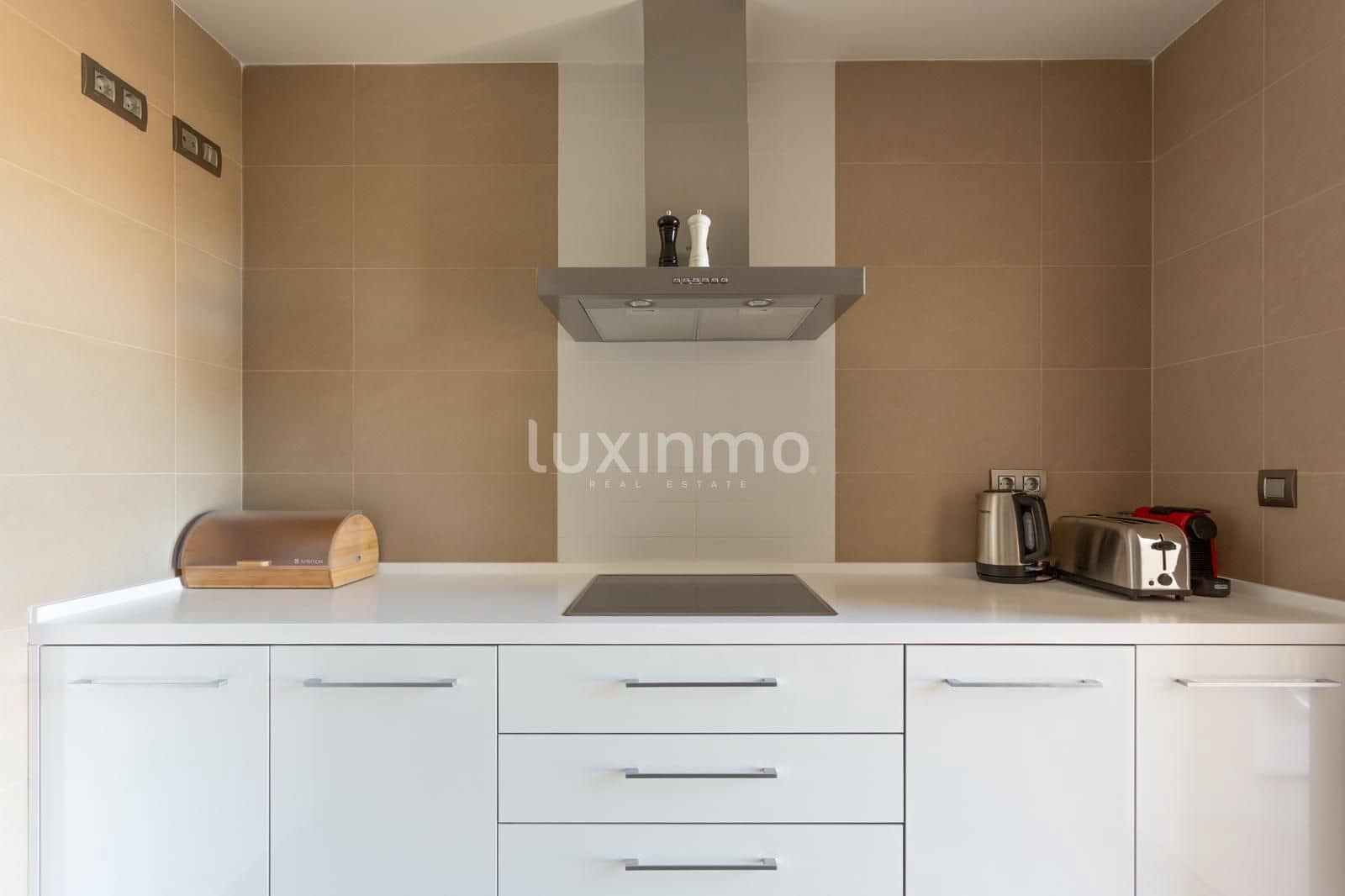 2 bedroom Apartment for rent in Benidorm with garage - € 2,600 (Ref: 9802716)