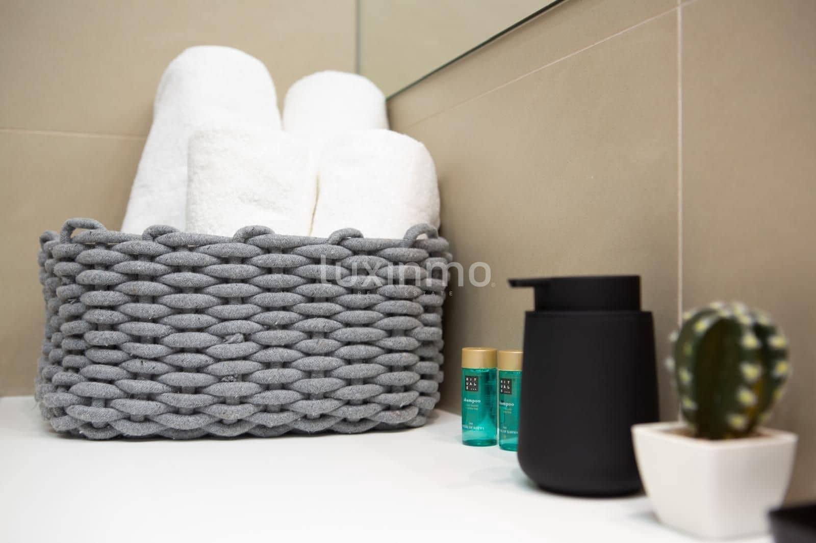 2 bedroom Apartment for rent in Benidorm with garage - € 2,600 (Ref: 9802716)