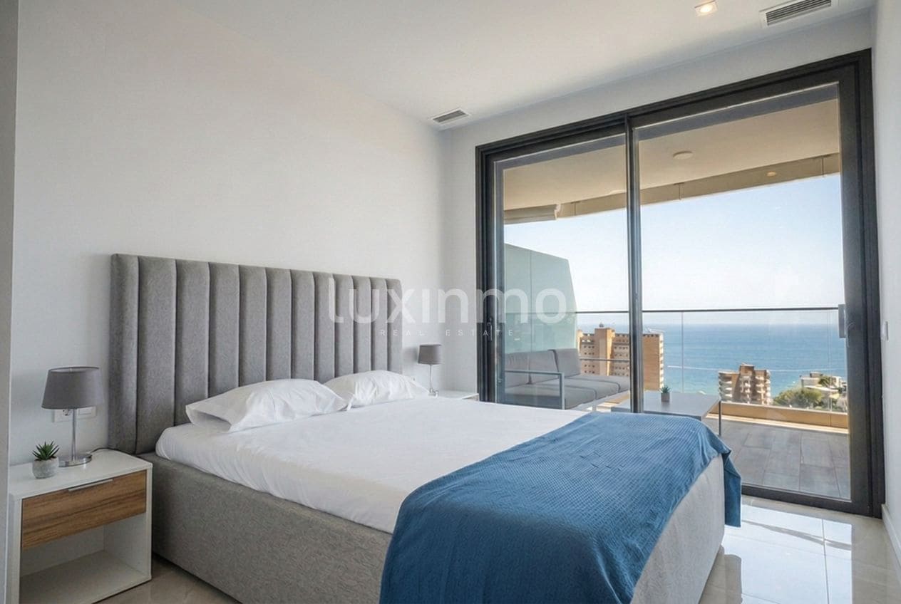 Piso de 2 habitaciones en Benidorm en venta con piscina garaje - 550.000 € (Ref: 9802980)
