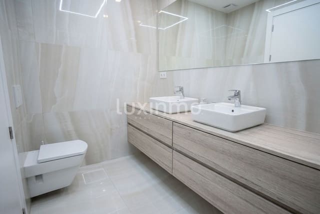 2 soverom Leilighet til salgs i Benidorm med svømmebasseng garasje - € 550 000 (Ref: 9802980)