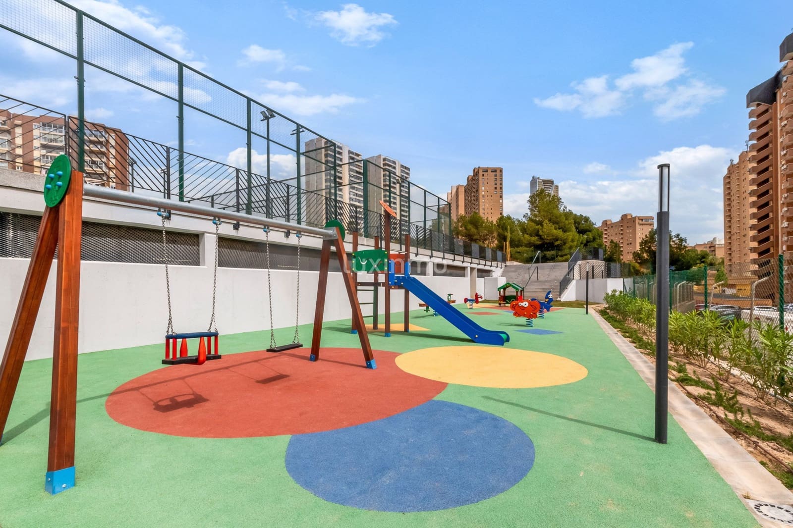 Piso de 2 habitaciones en Benidorm en venta con piscina garaje - 550.000 € (Ref: 9802980)