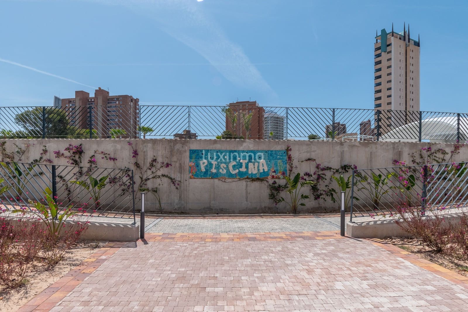 Piso de 2 habitaciones en Benidorm en venta con piscina garaje - 550.000 € (Ref: 9802980)