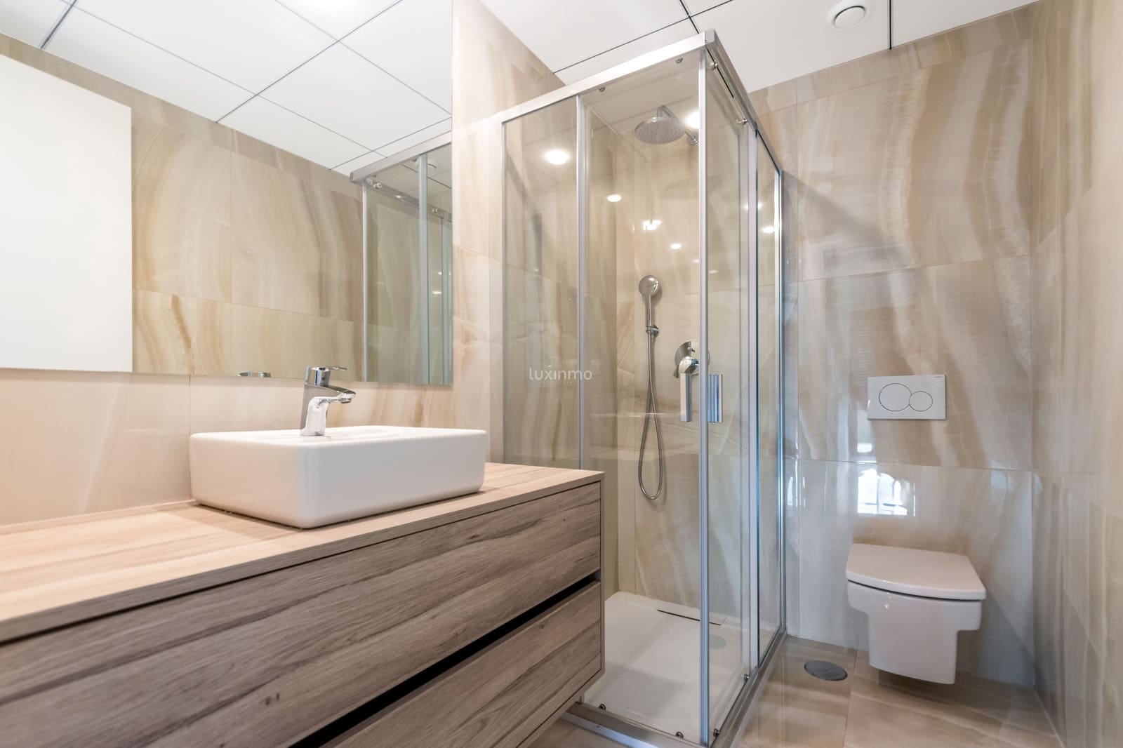 Piso de 2 habitaciones en Benidorm en venta con piscina garaje - 550.000 € (Ref: 9802980)