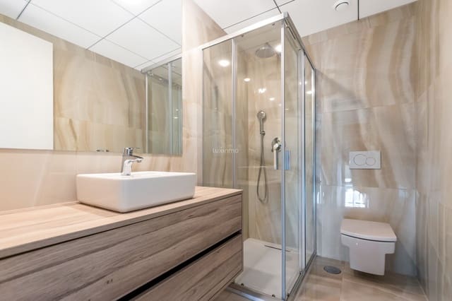 2 soverom Leilighet til salgs i Benidorm med svømmebasseng garasje - € 550 000 (Ref: 9802980)