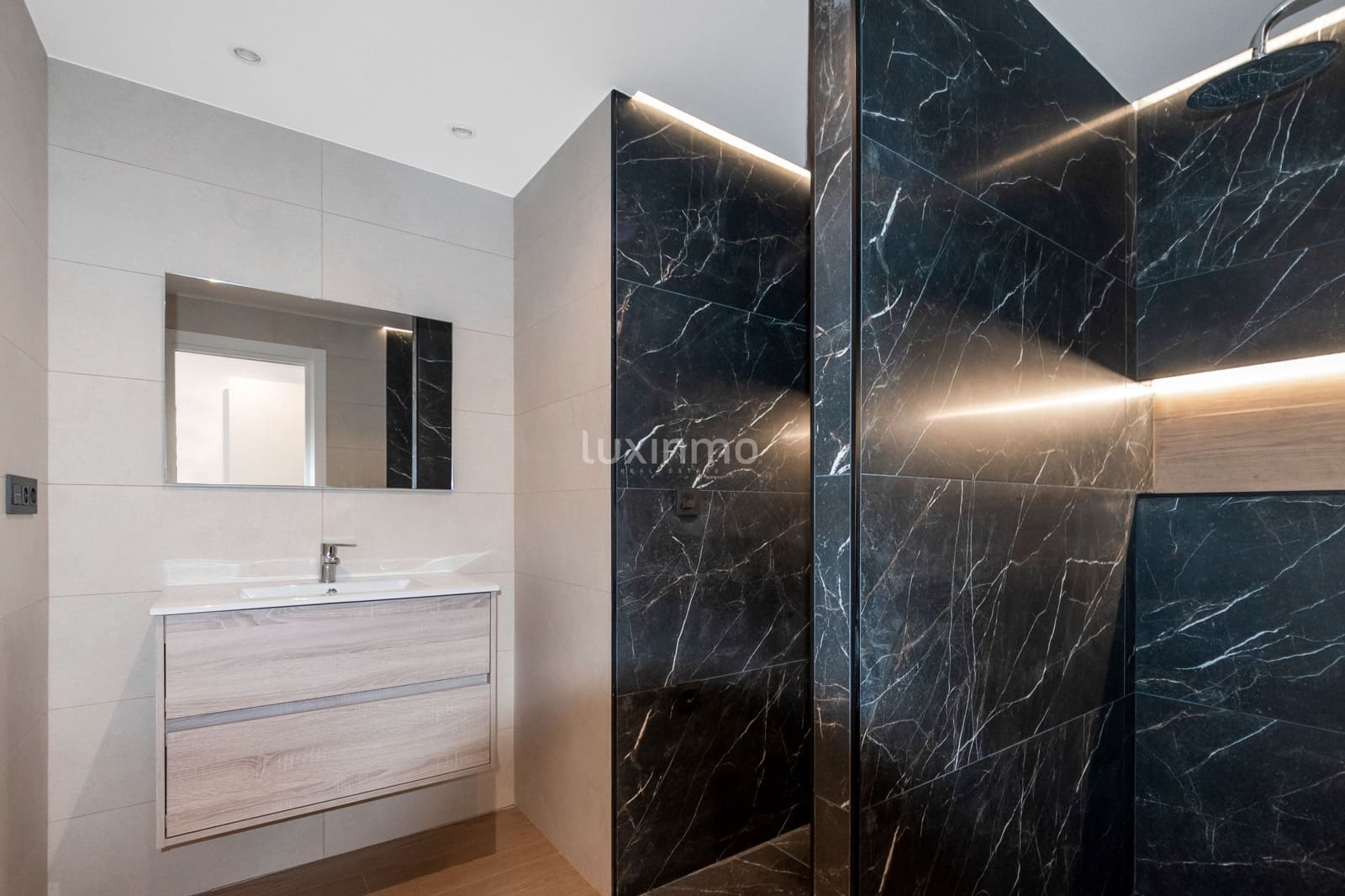 2 makuuhuone Asunto vuokrattavana paikassa La Villajoyosa / Vila Joiosa mukana uima-altaan 
autotalli - 1 700 € (Ref: 9805282)