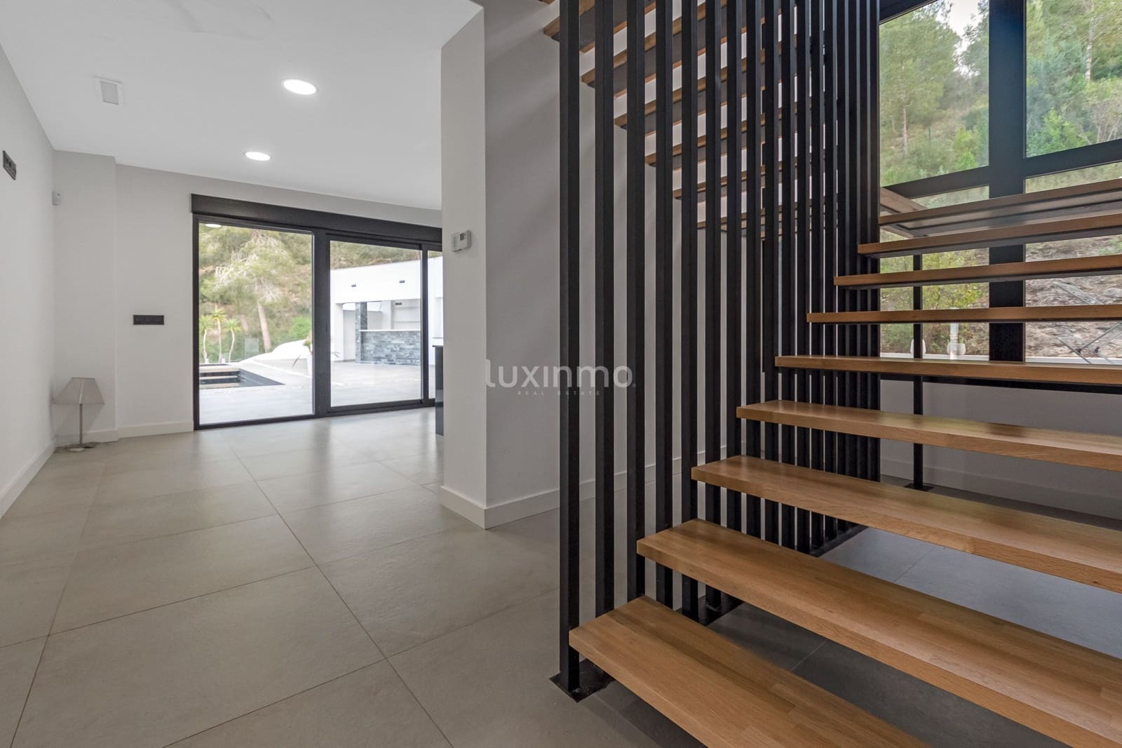 5 slaapkamer Villa te huur in Alfaz del Pi / L'Alfas del Pi met zwembad garage - € 5.000 (Ref: 9807240)